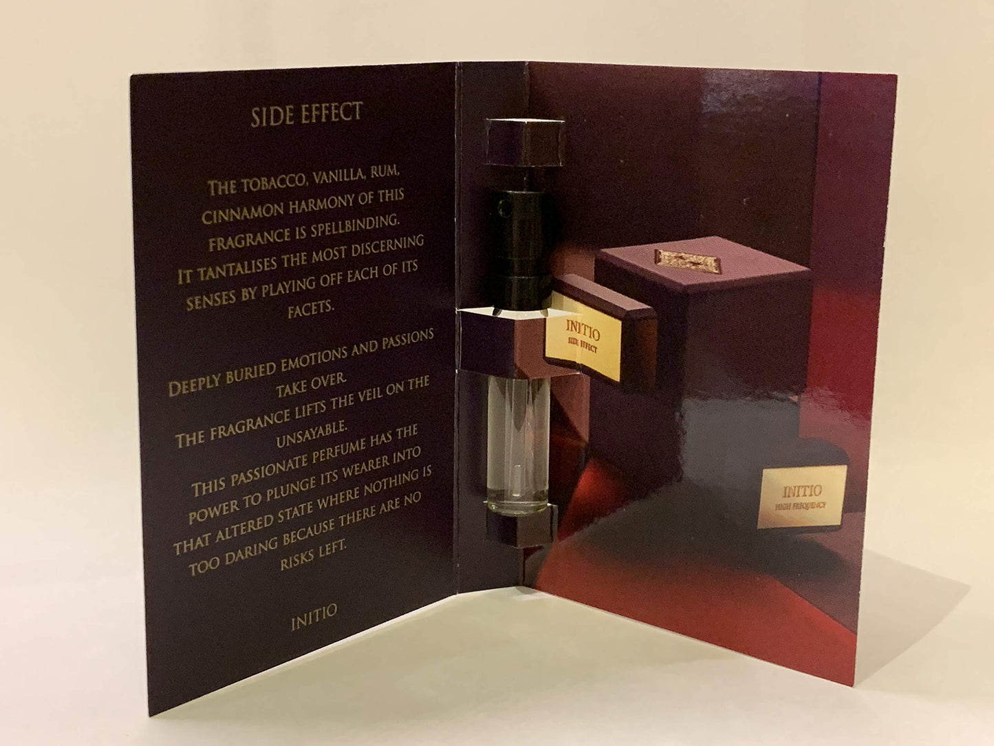 Initio Bivirkning 1,5 ml/0,05 fl.oz. virallinen hajuvesinäyte, Initio Bivirkning 1,5 ml/0,05 fl.oz. oficjalna próbka parfum, Initio Side Effect 1,5ml/0,05 fl.oz. officiellt parfymprov, Initio Side Effect 1,5ml/0,05 fl.oz. officiel parfumeprøve, Initi